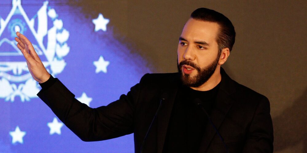 Bukele dice que nuevos deportados por EE.UU. a El Salvador son “asesinos” y “delincuentes” Bukele dice que nuevos deportados por EE.UU. a El Salvador son “asesinos” y “delincuentes”