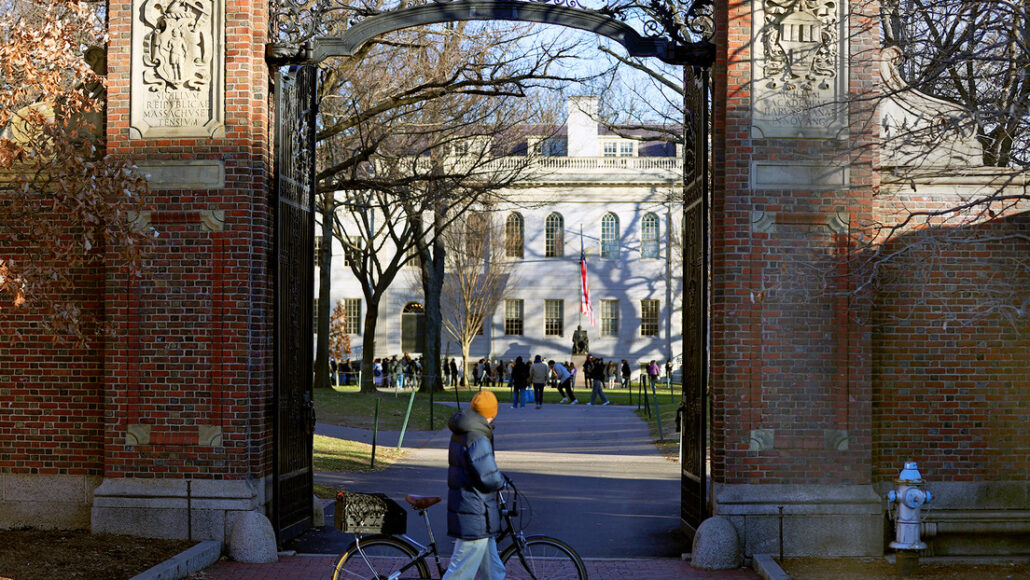 Trump acusa a Harvard de promover el apoyo al terrorismo Trump acusa a Harvard de promover el apoyo al terrorismo