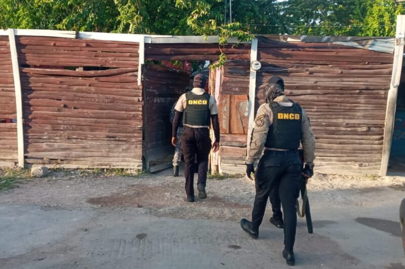 Agentes de la DNCD atacados a tiros en un operativo en Cambita Garabitos