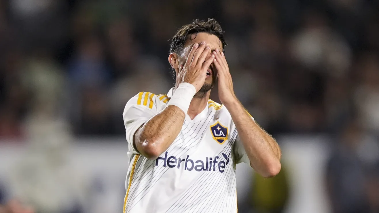 La Galaxy firma su peor inicio como campeón en la historia de la MLS con nueva derrota La Galaxy firma su peor inicio como campeón en la historia de la MLS con nueva derrota