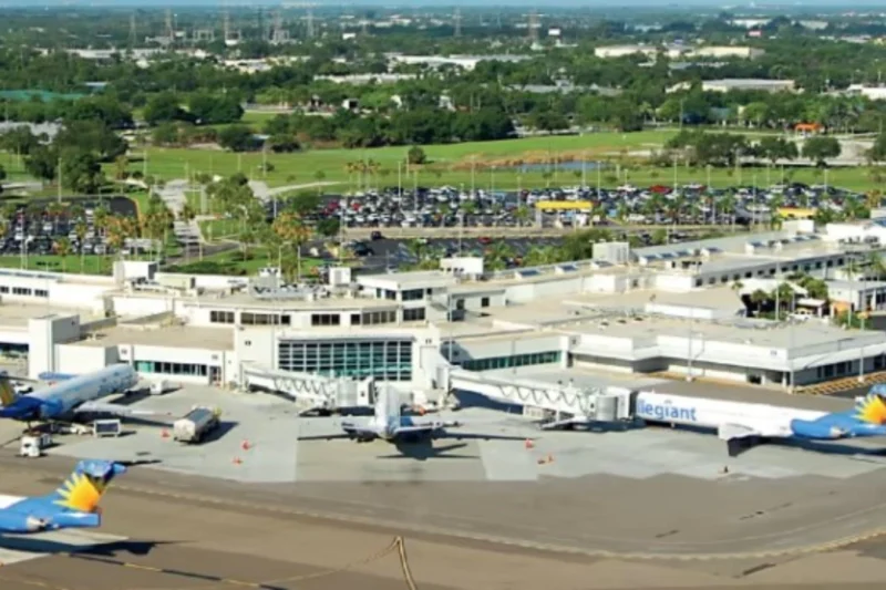 Evacúan avión tras una amenaza de bomba en un baño en florida