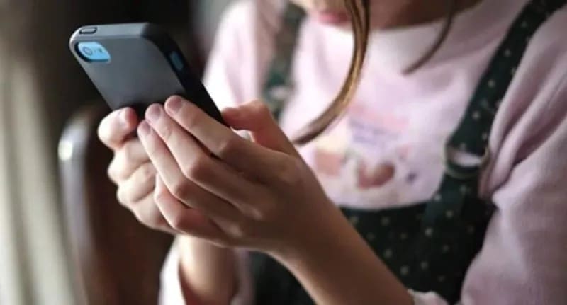 Video: Niño se quita la vida porque su celular no funcionaba