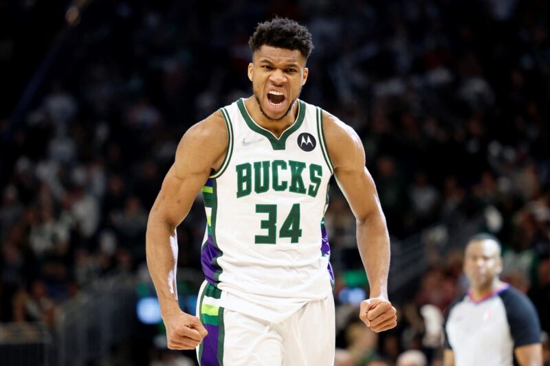 Antetokounmpo anota 37 puntos en triunfo de los Bucks