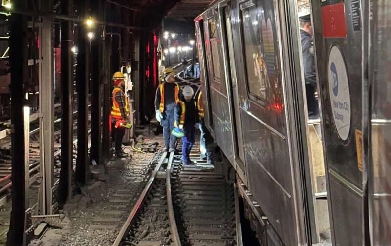Hombre muere apuñalado en metro de NY tras discutir con pasajero