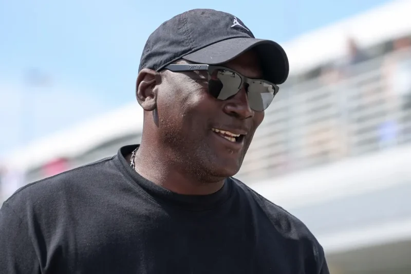 NBC nombra a Michael Jordan como colaborador de NBA