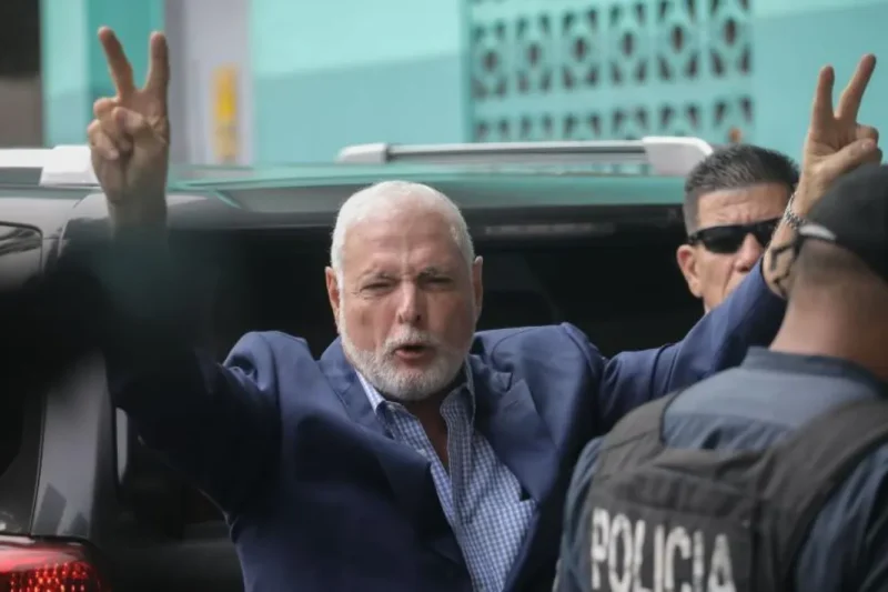 Colombia concede asilo al expresidente Ricardo Martinelli, condenado por corrupción en su país