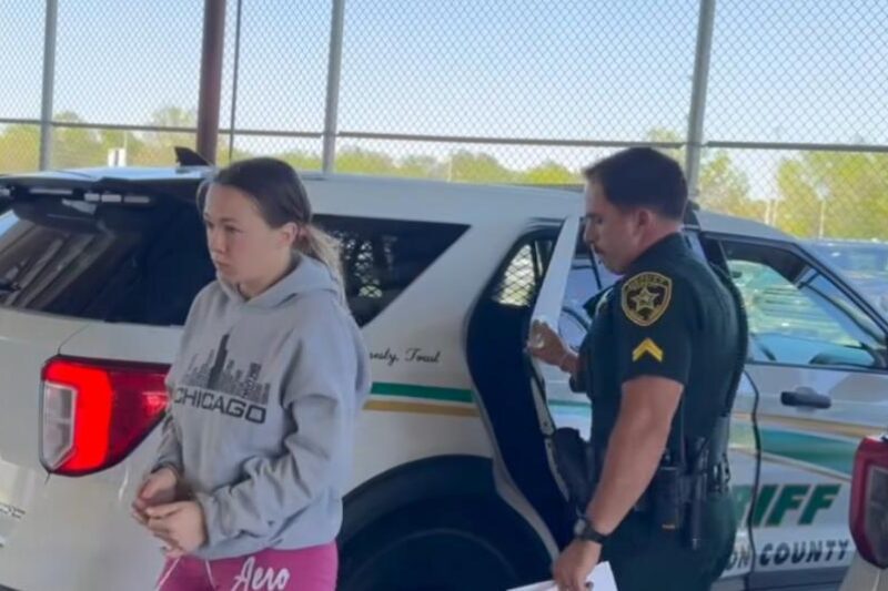 Influencer de Florida arrestada por grabar y tener relaciones con un perro a cambio de dinero