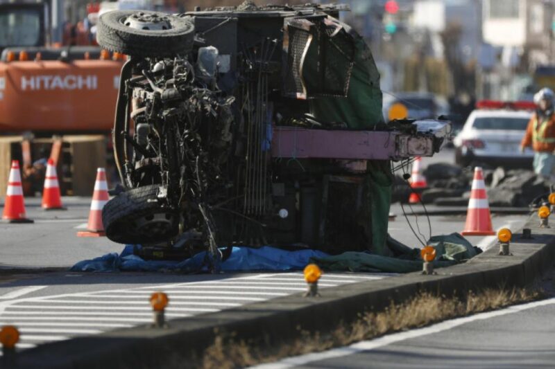 Al Fin Recuperan tres meses después el cuerpo del camionero que cayó en gran socavón en Japón