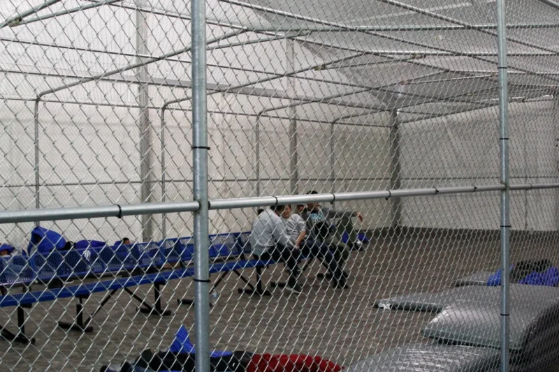 Amnistía Internacional afirma que prisión de migrantes en Texas viola los derechos humanos