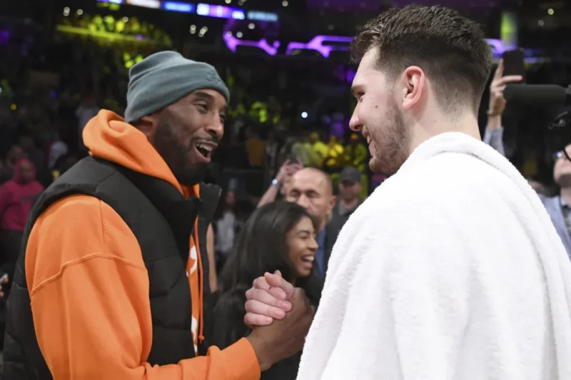 Luka Doncic dona miles de dólares para restaurar mural de Kobe y Gianna Bryant