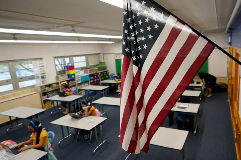Juez frena el intento de Trump de cancelar visas a estudiantes internacionales