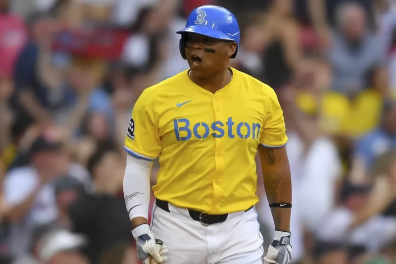 Rafael Devers discutió con la gerencia de Red Sox por no jugar en primera base