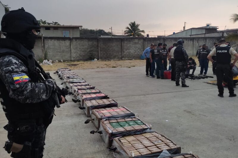En ecuador la policía Incautan media tonelada de cocaína