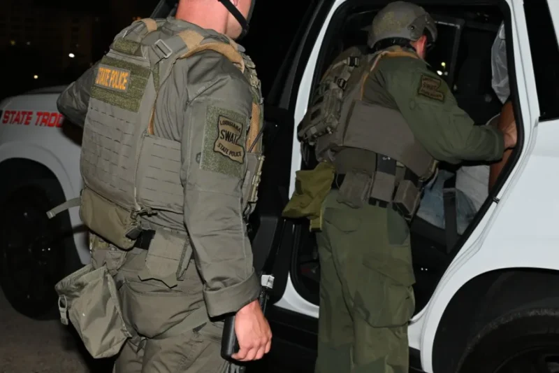 Arrestan dos personas por ayudar a fugitivos de la cárcel de Nueva Orleans