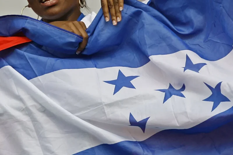 Inmigrante hondureña enfrenta multa de más de $1.8 millones de dólares por negarse a irse de EE.UU.