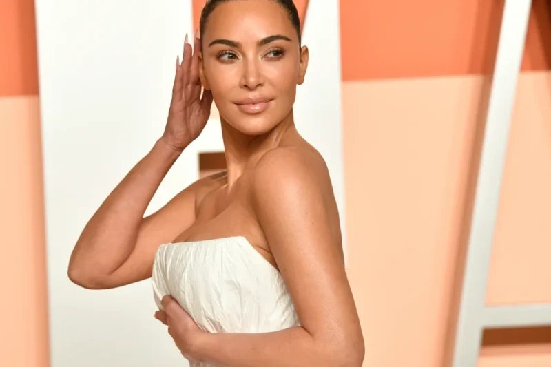 Kim Kardashian se gradúa como abogada luego 6 años de estudio