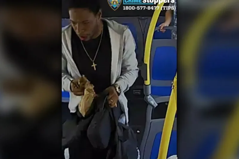 Esposa llora muerte de hombre apuñalado hasta la muerte por un asiento de autobús en Brooklyn