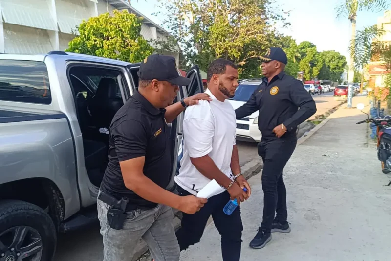Se entrega principal sospechoso de masacre de cinco hombres en Loma de Cabrera