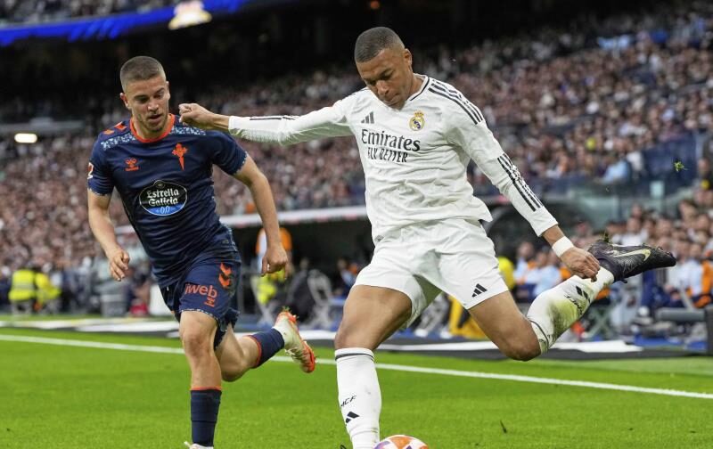 Mbappé marca dos goles, Real Madrid gana y va para el ‘súper clásico’