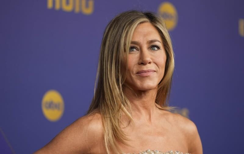 Acusan de acoso a hombre que estrelló su vehículo contra la casa de Jennifer Aniston