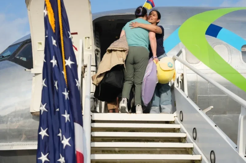 EE.UU. realizó primer vuelo de auto deportados de Texas a Honduras y Colombia