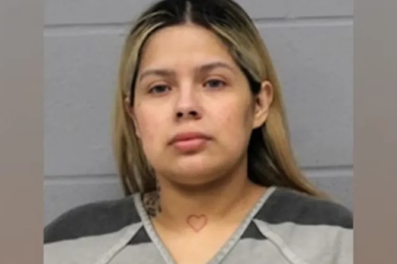 Arresto de hispana por encerrar a su hija y desaparición de otra niña hace años en Texas