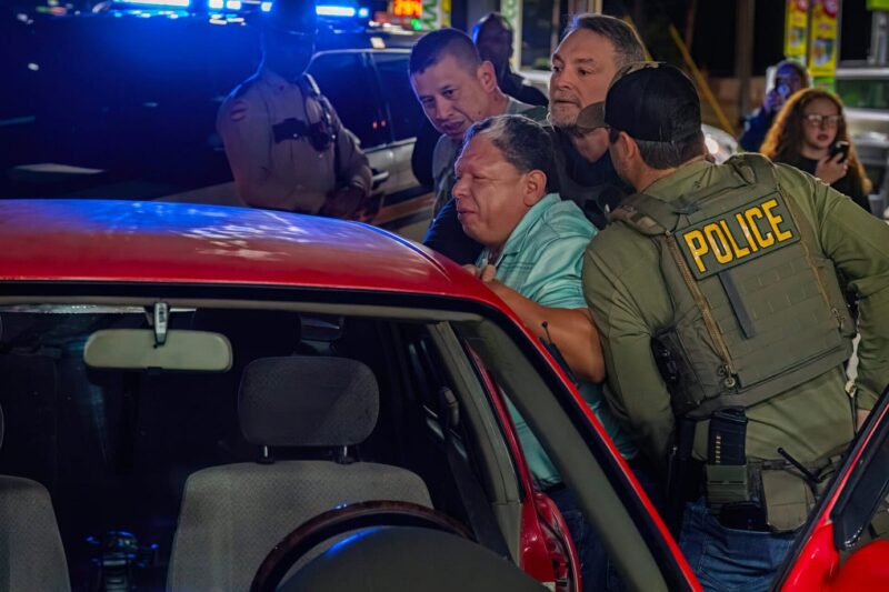Autoridades de migración de EE. UU. apresan más de 100 personas en Nashville