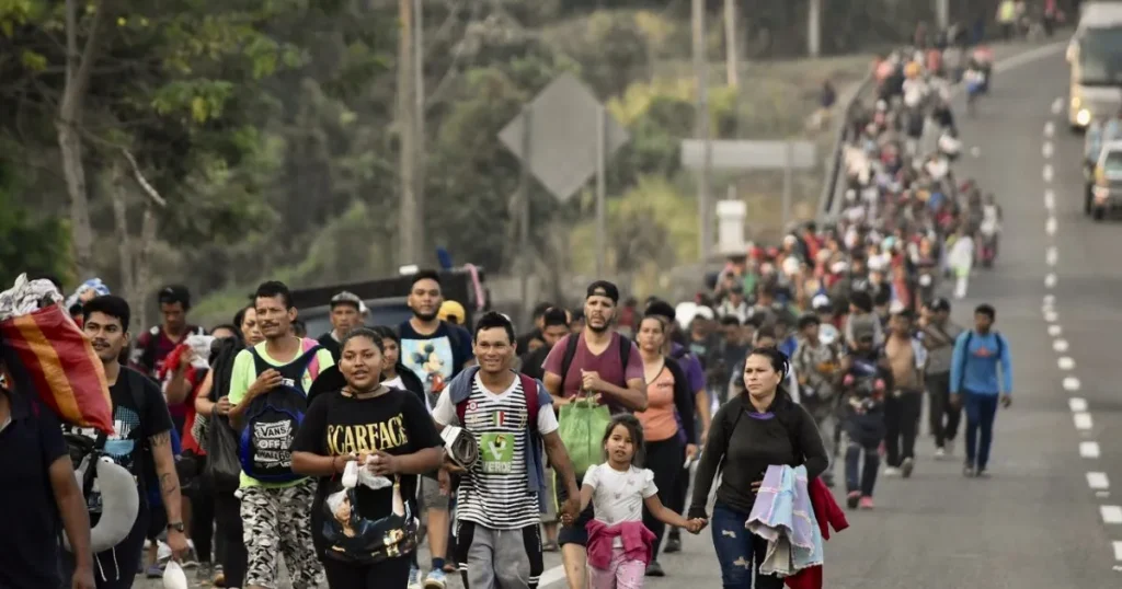 La Corte aumenta el veto ley que castiga entrada de migrantes indocumentados a Florida La Corte aumenta el veto ley que castiga entrada de migrantes indocumentados a Florida