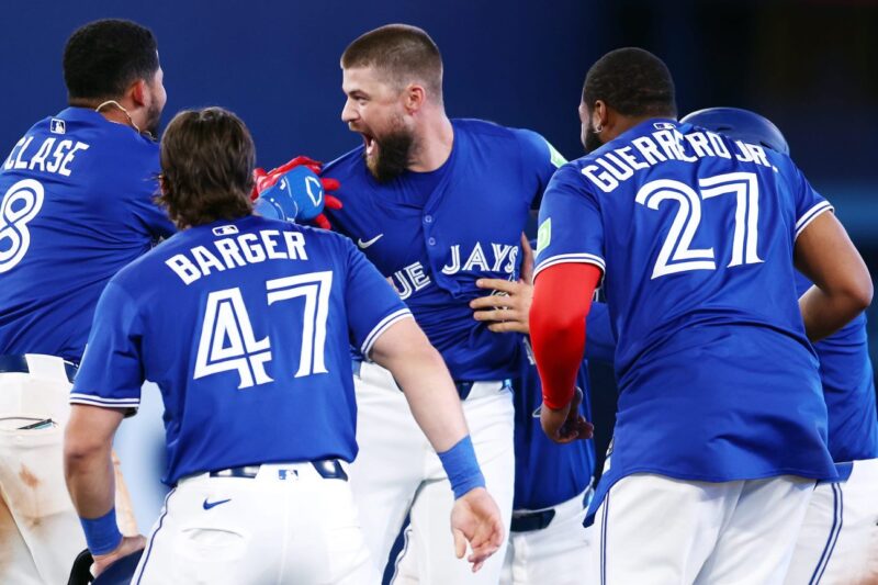 Toronto dejan en el terreno a los Padres y ganan serie por barrida