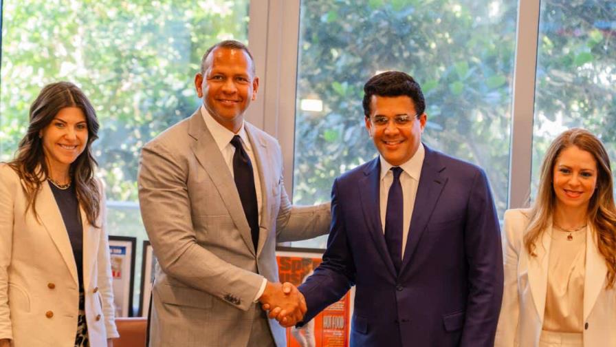 Alex Rodríguez y David Collado anuncian inversión de mil millones de dólares en Playa Grande Alex Rodríguez y David Collado anuncian inversión de mil millones de dólares en Playa Grande