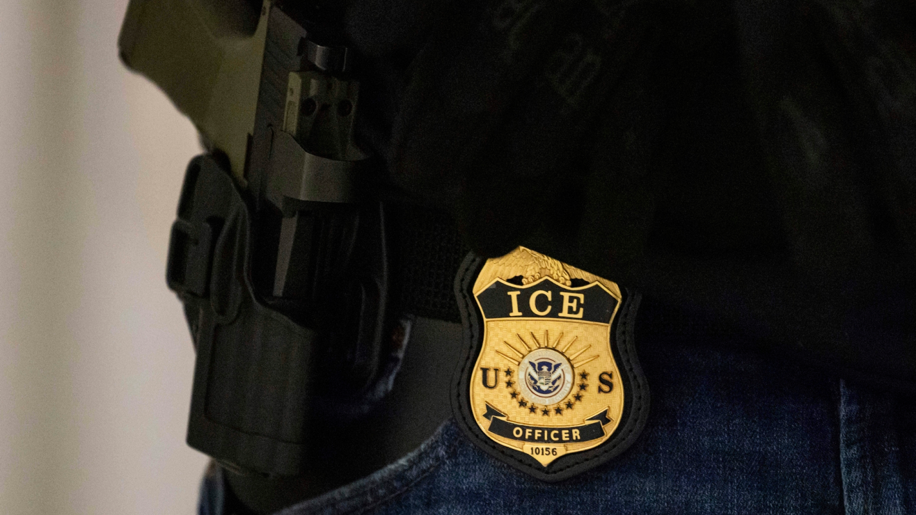 “Autoridades de ICE detienen en Los Ángeles a menor con leucemia tras cita migratoria” “Autoridades de ICE detienen en Los Ángeles a menor con leucemia tras cita migratoria”