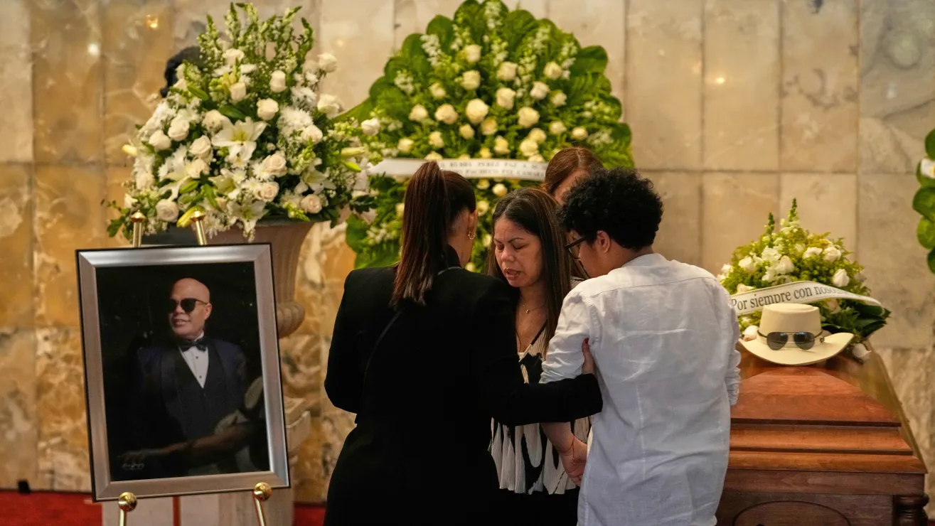 Hija de Rubby Pérez se pronuncia sobre controversia tras recibir cheque por tragedia Hija de Rubby Pérez se pronuncia sobre controversia tras recibir cheque por tragedia