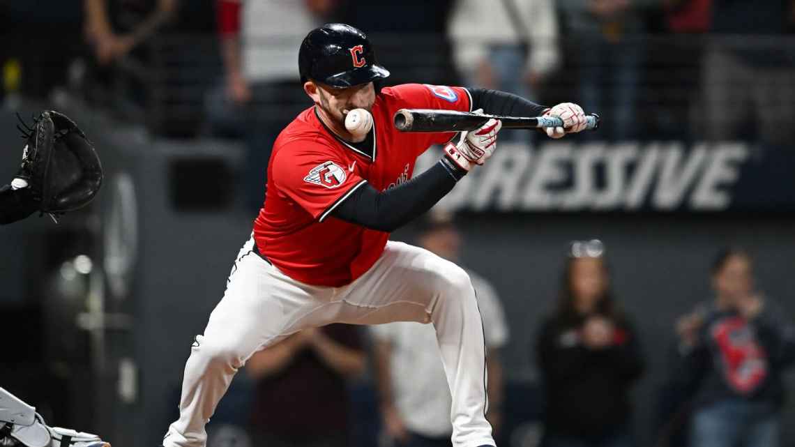 Fry de los Guardianes termina en el hospital tras recibir un pelotazo de 99 mph en el rostro
