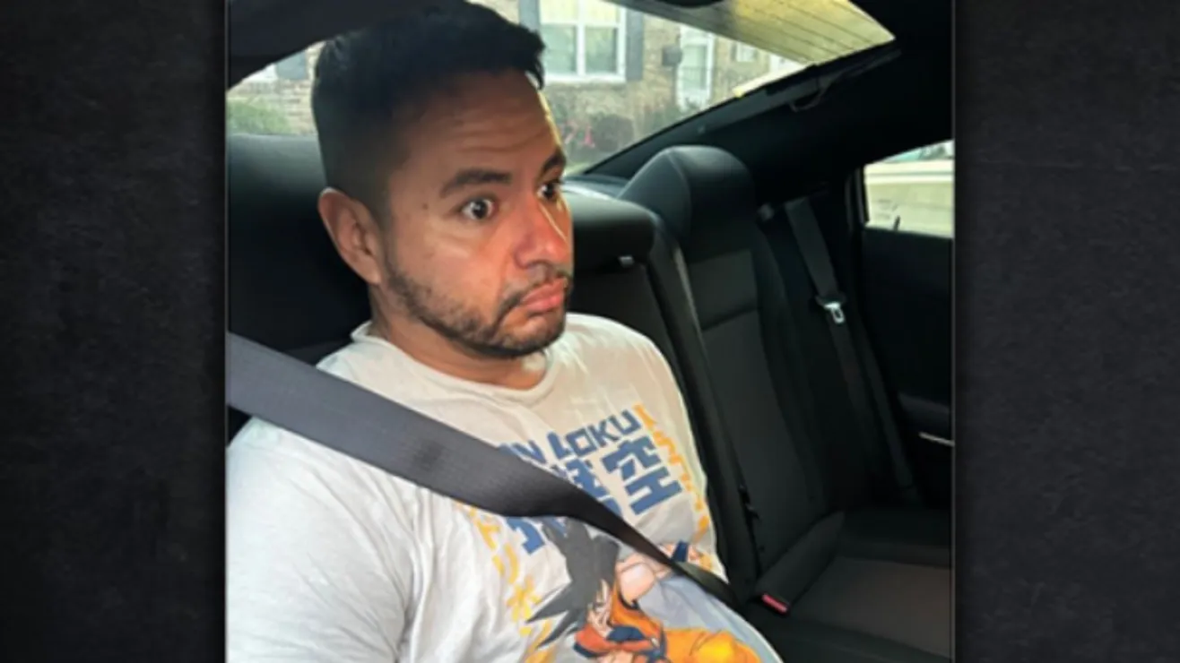 ICE detiene en Illinois a presunto miembro de pandilla tras salir de cárcel de alta seguridad ICE detiene en Illinois a presunto miembro de pandilla tras salir de cárcel de alta seguridad