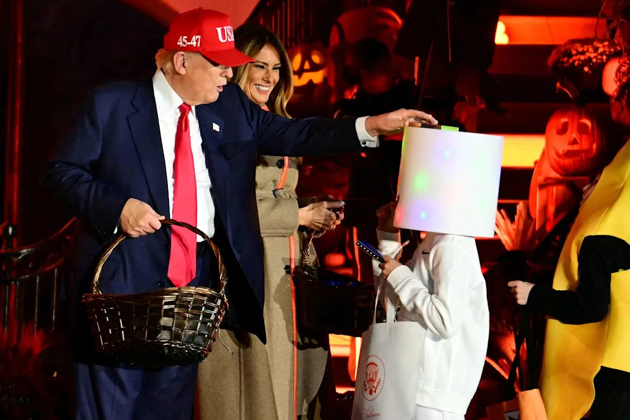 “Donald y Melania Trump sorprenden al recrear un viejo meme en la fiesta de Halloween 2025”