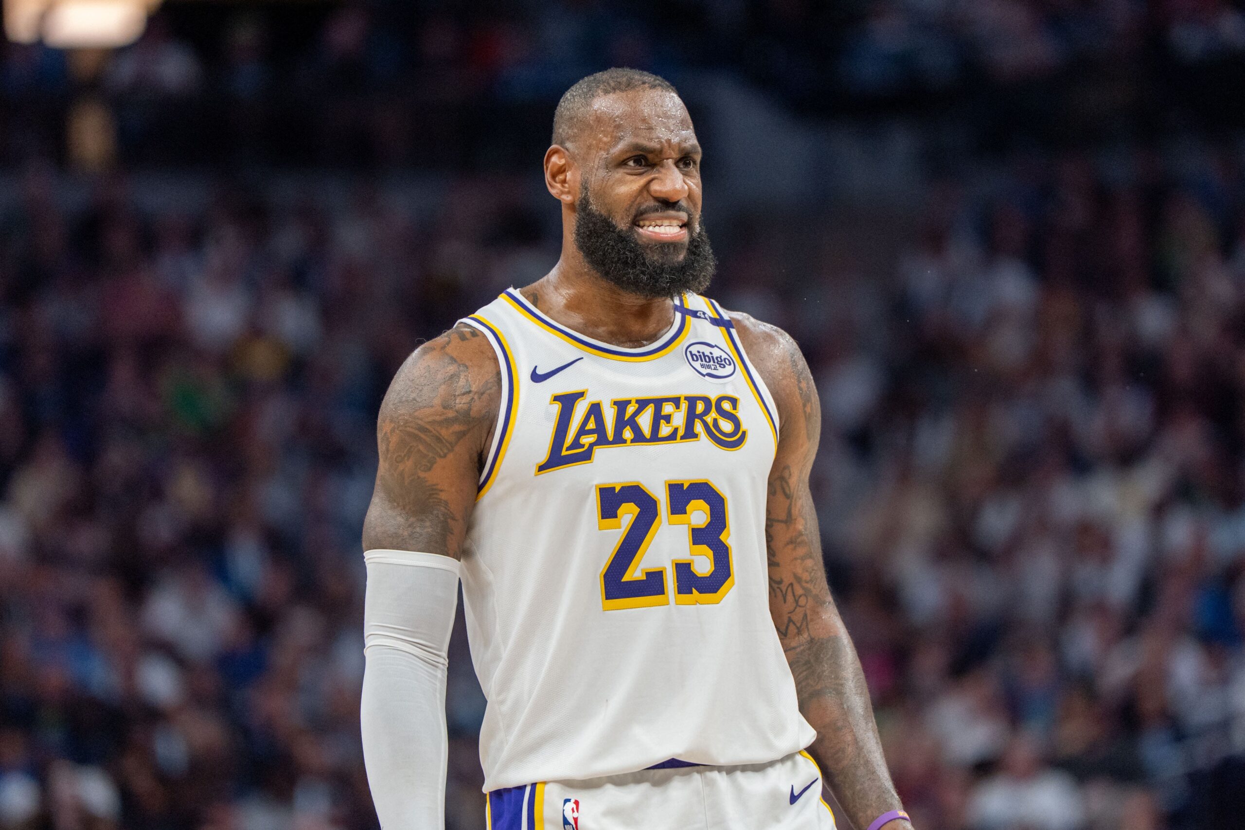 Aficionado lleva a LeBron James a los tribunales por supuesta “falsa jubilación” de la NBA