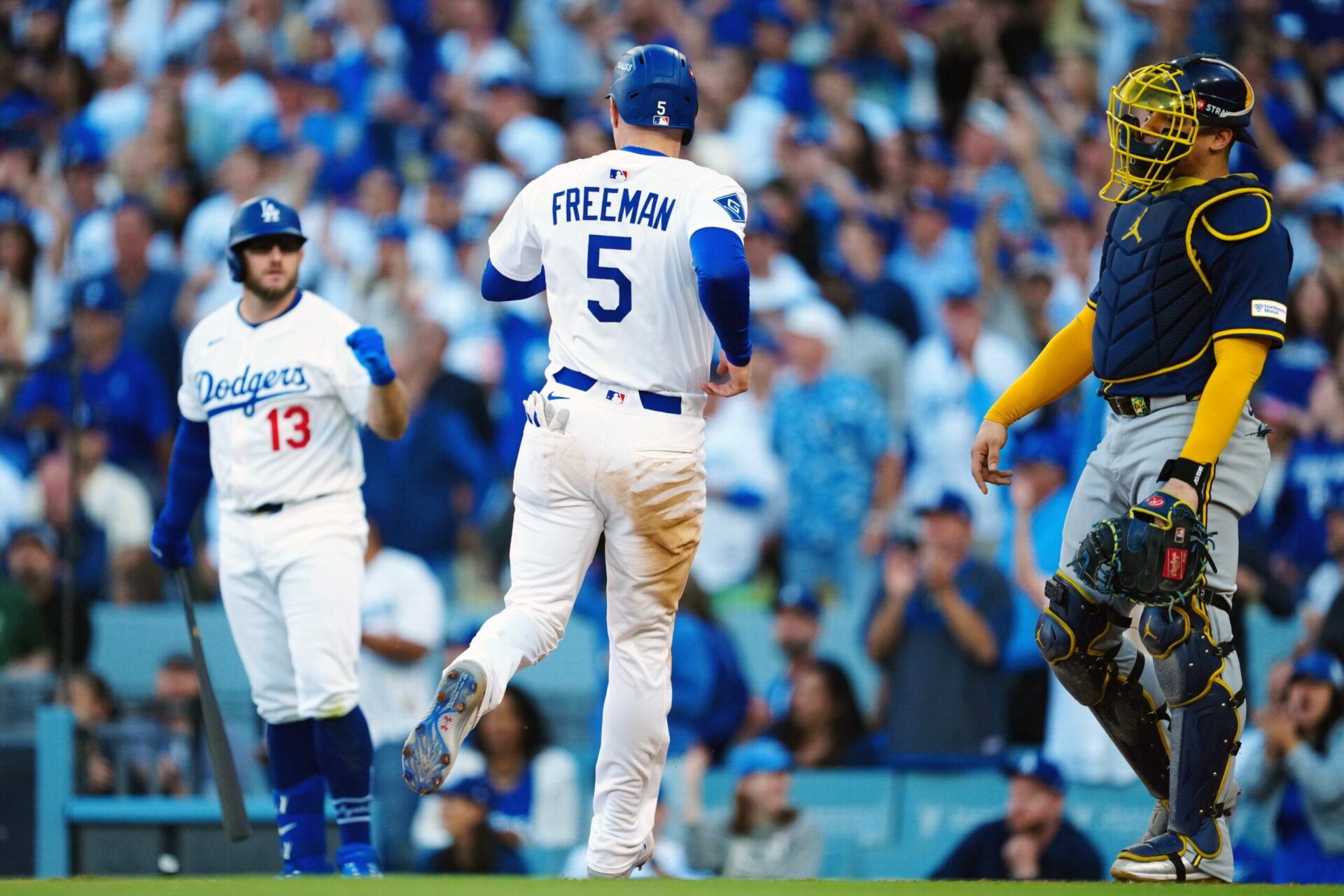 Dodgers se colocan a un paso de la Serie Mundial luego de imponerse 3-1 ante Milwaukee