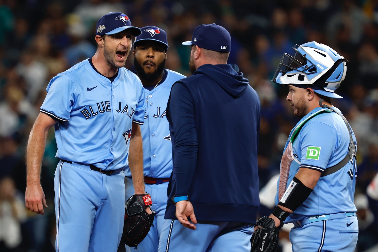 Max Scherzer demuestra su veteranía y mantiene con vida a los Blue Jays en la Serie de Campeonato