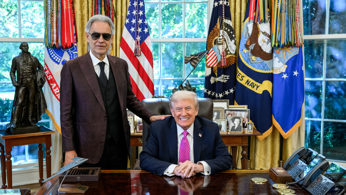 Andrea Bocelli deja a todos boquiabiertos al ofrecer una interpretación para Trump en la Oficina Oval