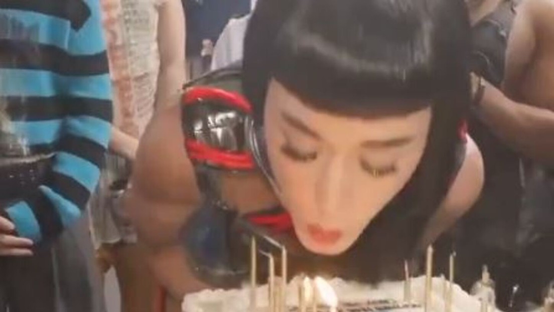 Katy Perry causa polémica tras lanzar una tarta al suelo durante su show y hacer que los bailarines la recojan