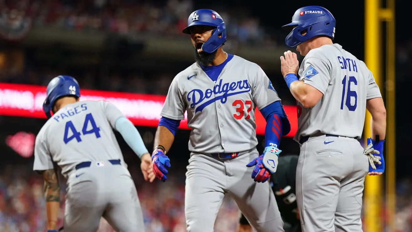 Dodgers vencen a Philadelphia con una gran remontada en el arranque de la Serie Divisional