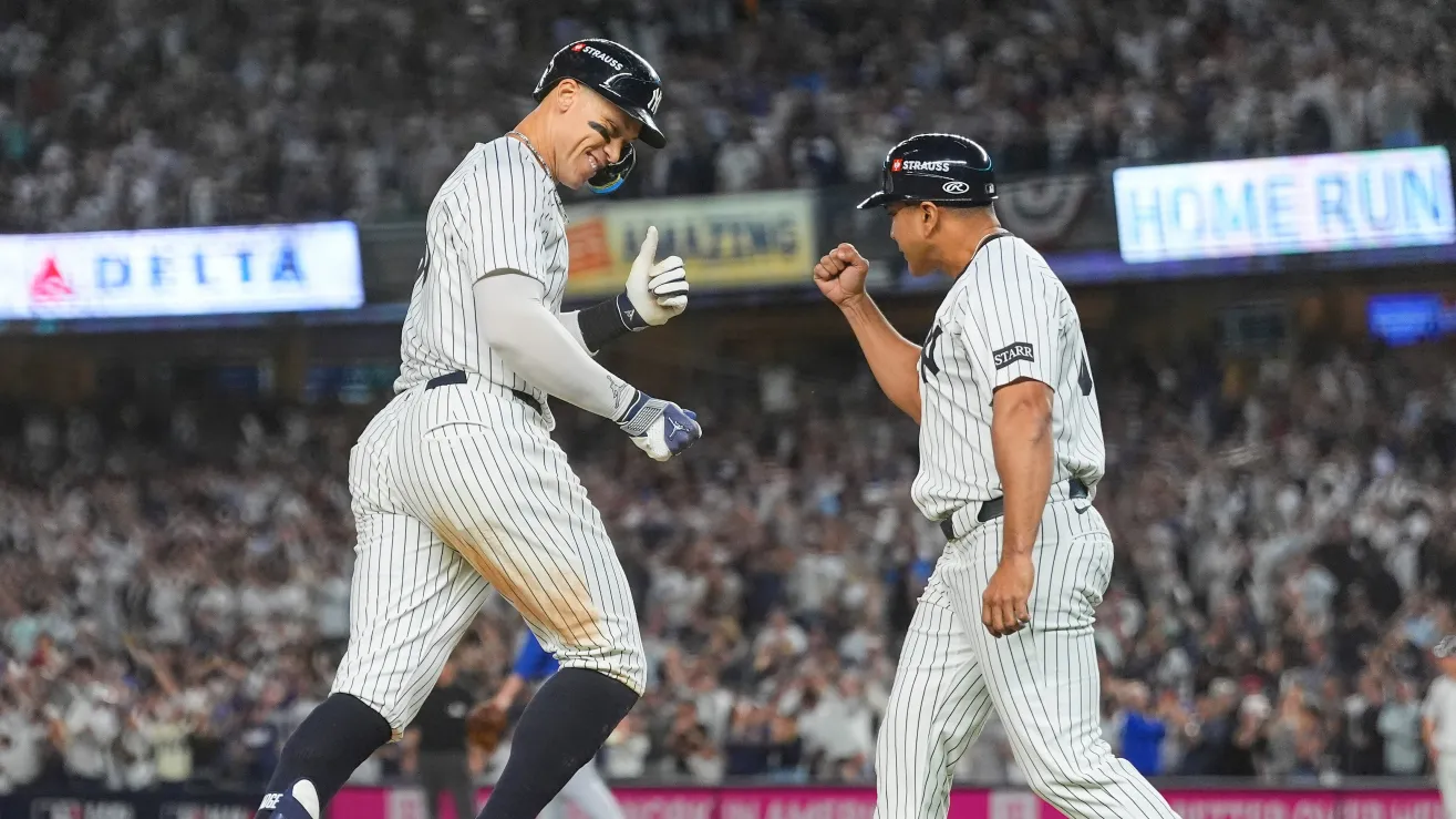 Los Yankees resisten ante los Blue Jays y mantienen viva la serie tras un tenso Juego 3