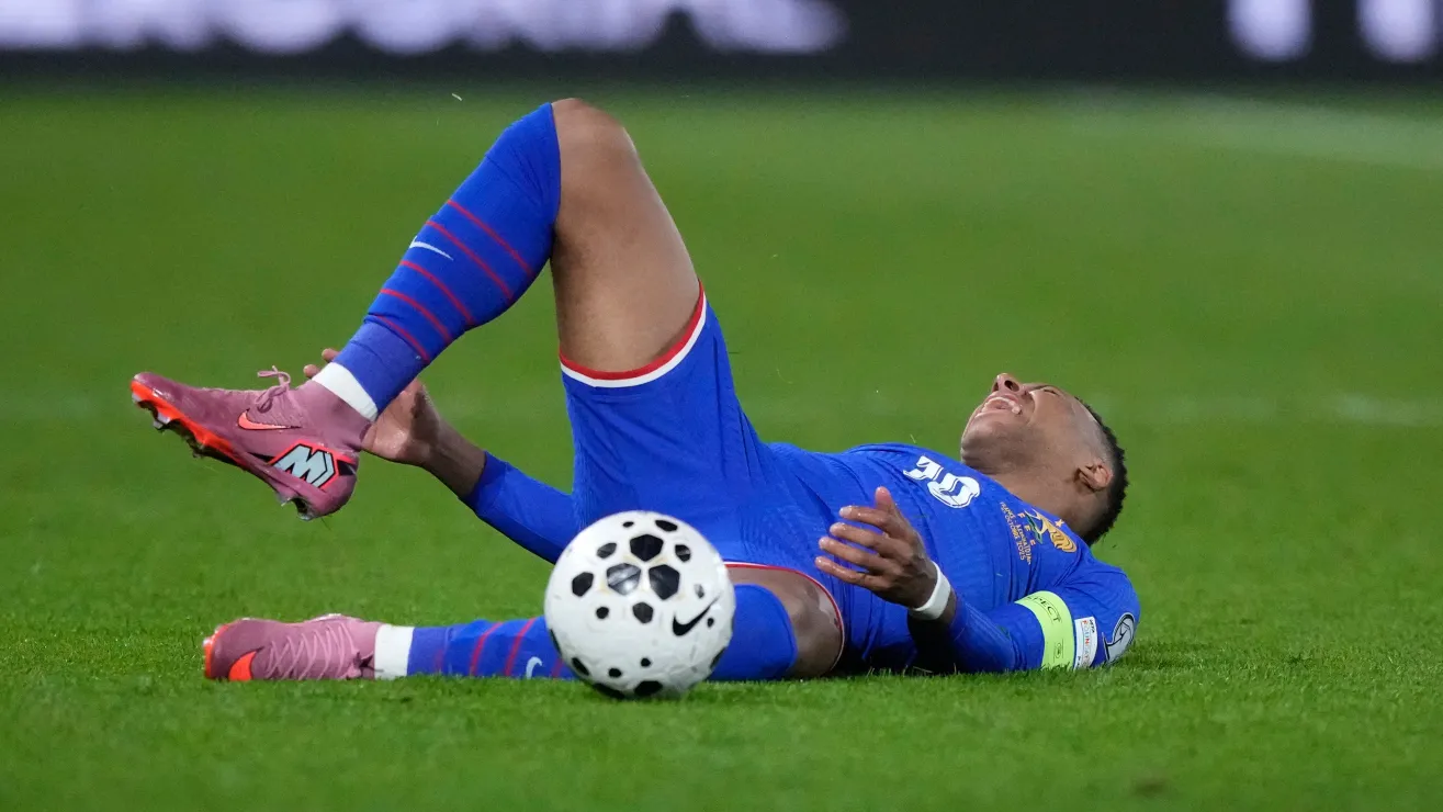 Mbappé se retira del combinado francés luego de sufrir molestias en el duelo contra Azerbaiyán