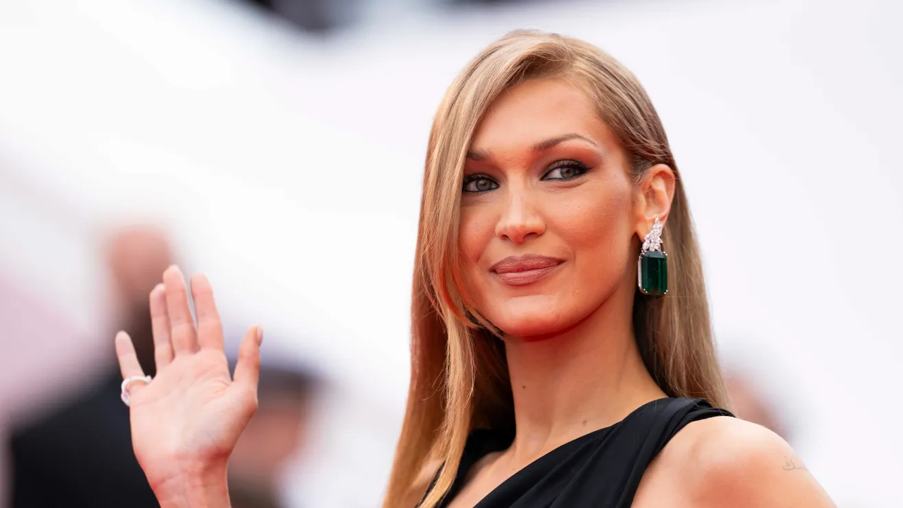 Bella Hadid recurre a polémicos procedimientos experimentales para combatir la enfermedad de Lyme