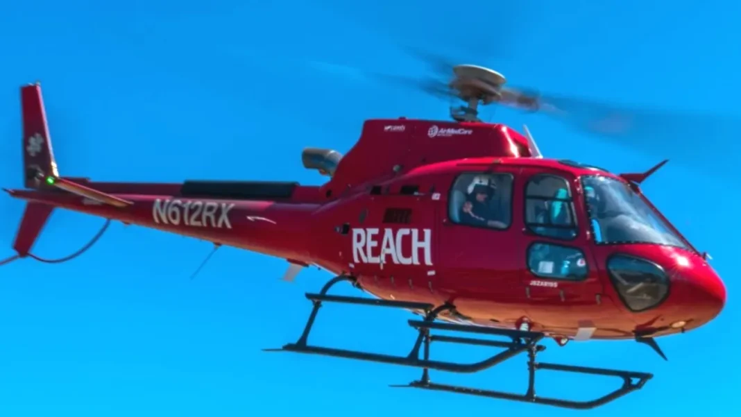 Helicóptero cae en plena autopista de California y deja tres personas lesionadas Helicóptero cae en plena autopista de California y deja tres personas lesionadas