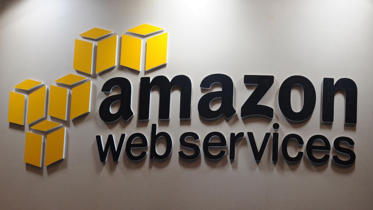 AWS asegura haber resuelto parcialmente la falla que causó caída global en Internet