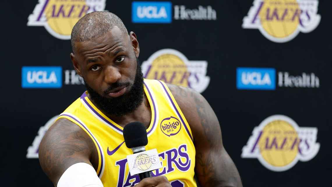 LeBron no estará disponible para el arranque de campaña con Los Ángeles