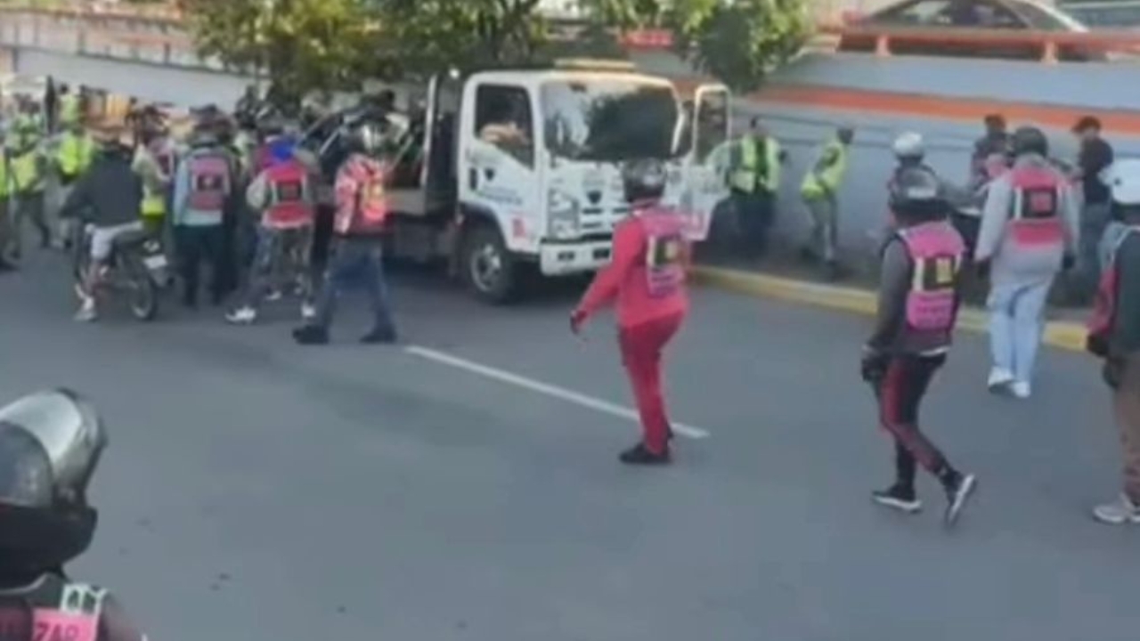 Choque entre agentes de la Digessett y motoristas cerca del Metro de la Churchill por punto no autorizado