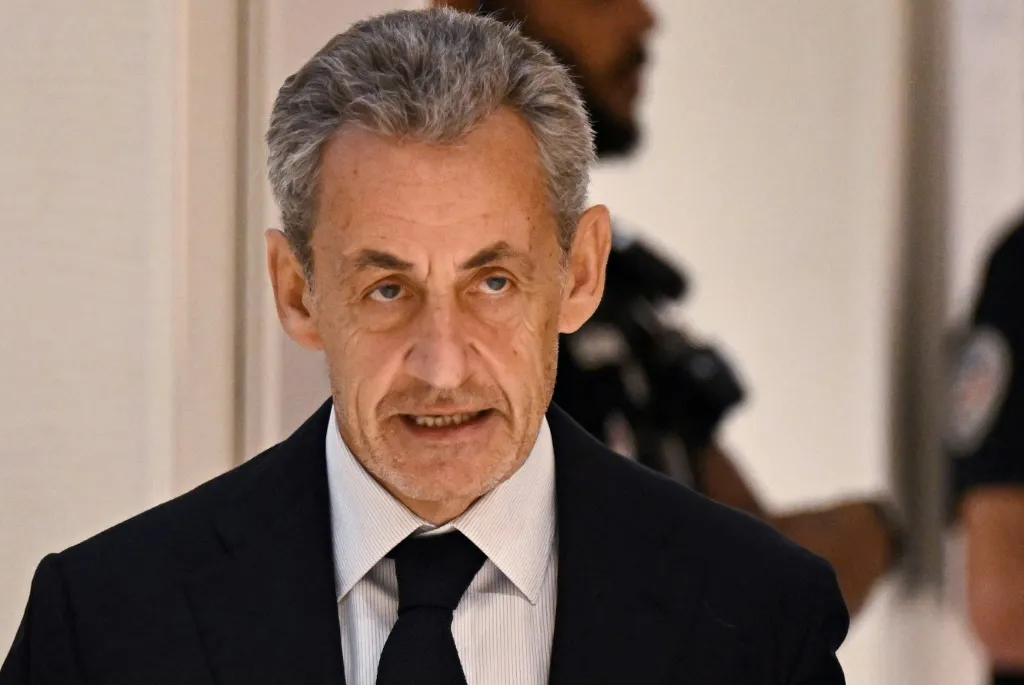 Nicolas Sarkozy queda en libertad provisional mientras espera la decisión de su apelación Nicolas Sarkozy queda en libertad provisional mientras espera la decisión de su apelación