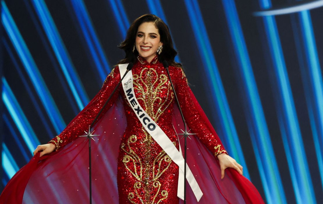 Fátima Bosch hace historia al coronarse como la nueva Miss Universo 2025